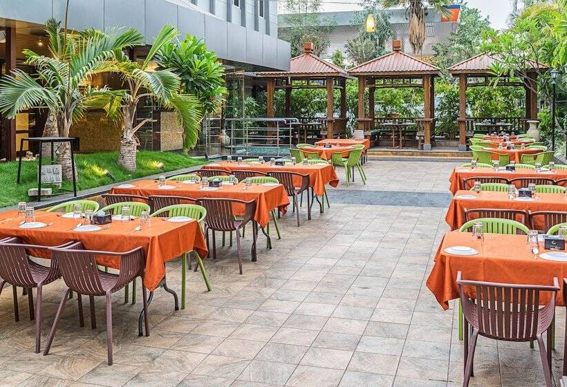 Hotel Treebo Premium Grand Emerald