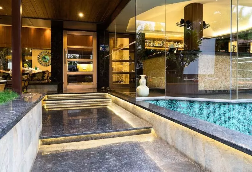Hotelli Treebo Premium Grand Emerald