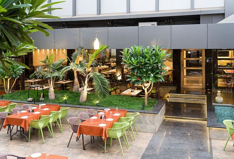 Hotel Treebo Premium Grand Emerald