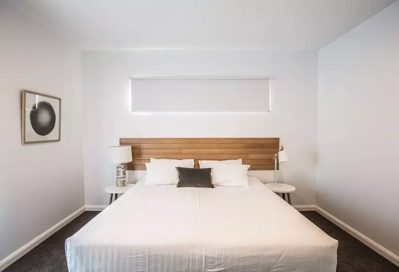 Island Quarters