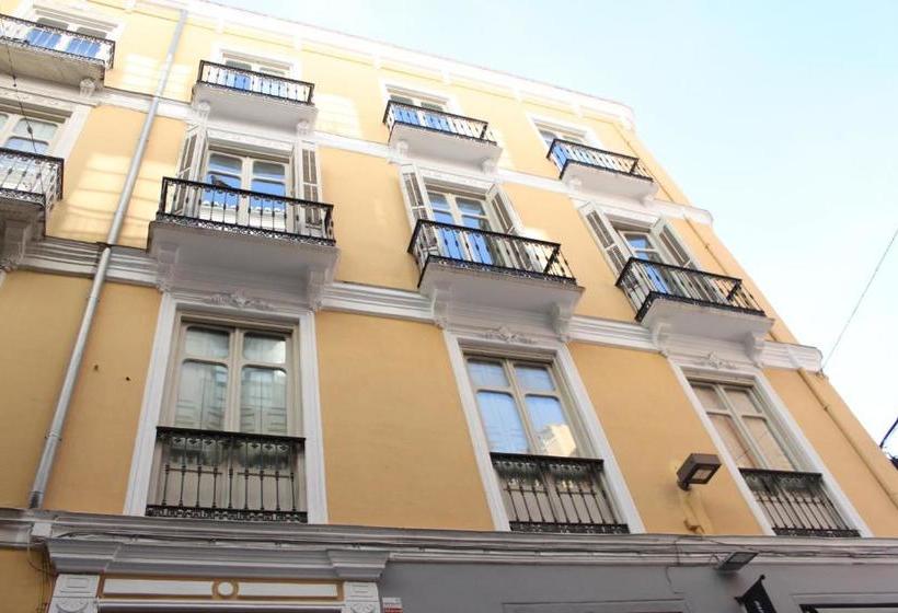 Life Apartments Calderón