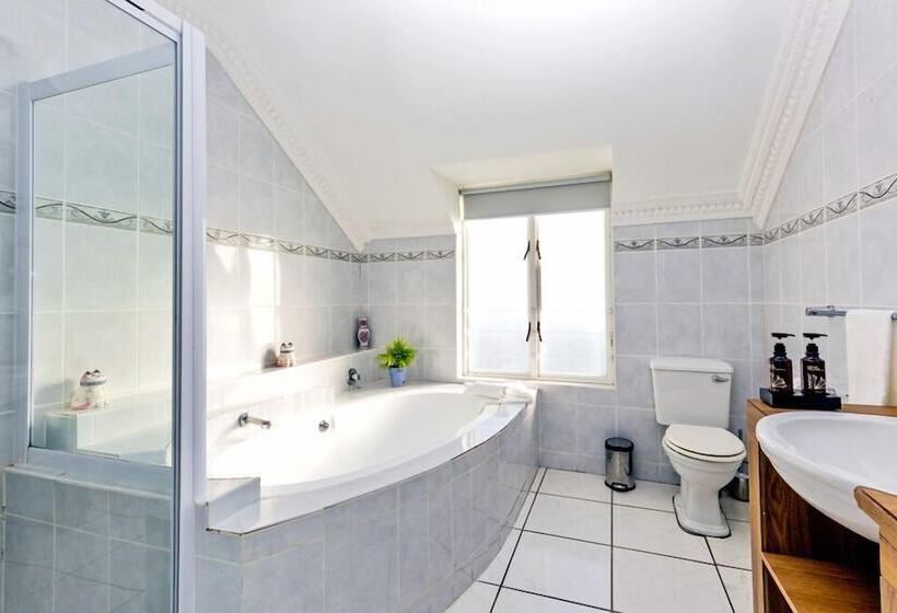 פנסיון Holiday Guest House Langebaan