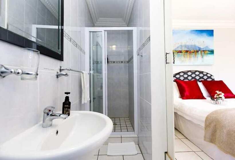 פנסיון Holiday Guest House Langebaan