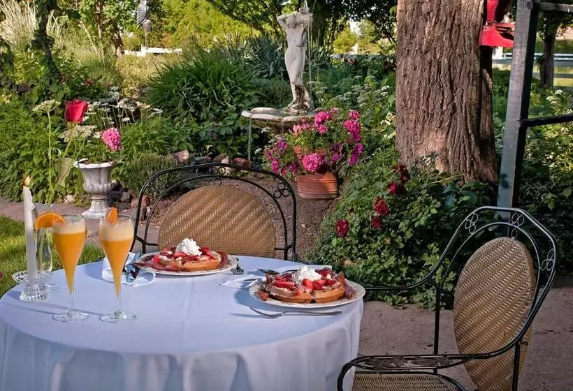 ベッドアンドブレックファースト Cozy Rose Inn
