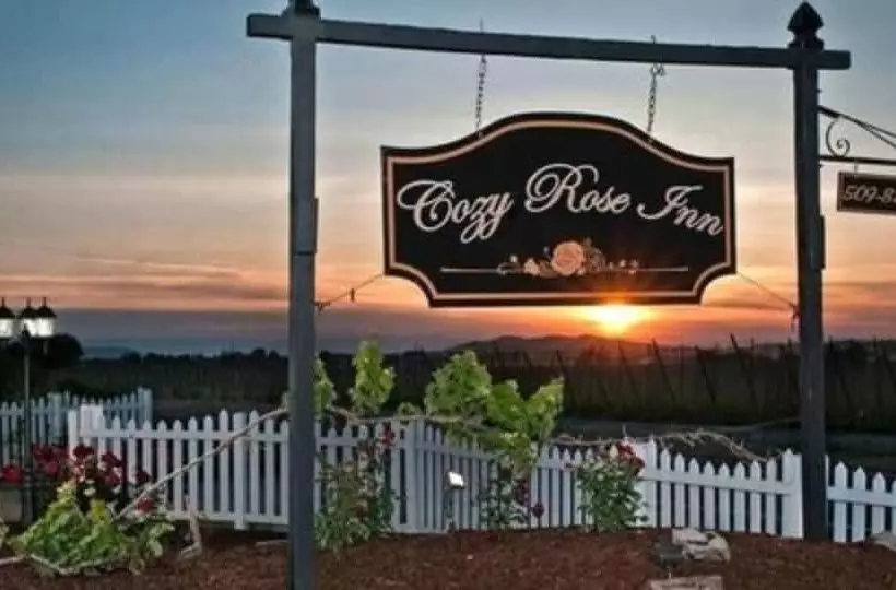 ベッドアンドブレックファースト Cozy Rose Inn