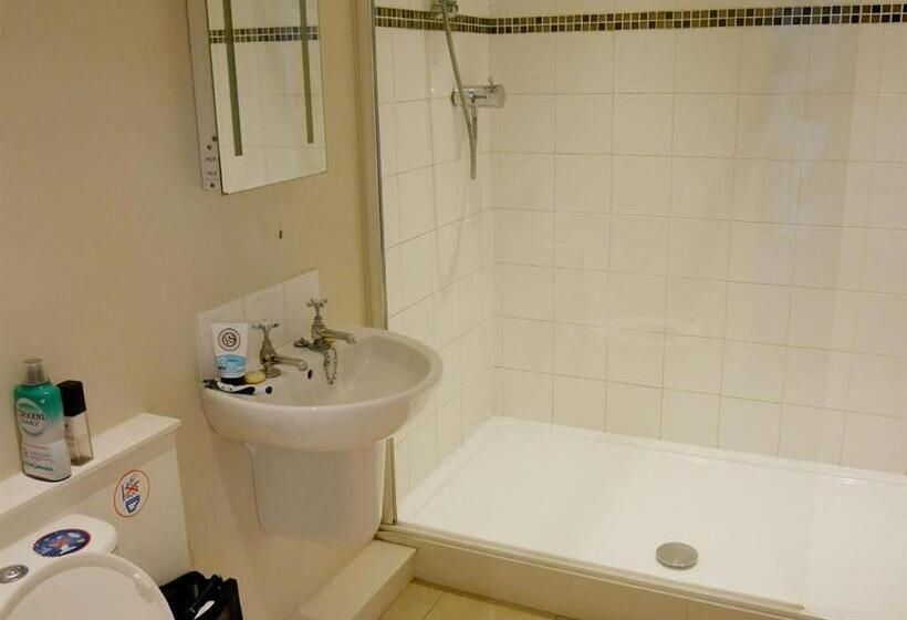 客栈  The Saracens Head