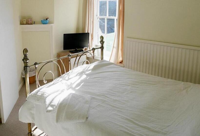 客栈  The Saracens Head