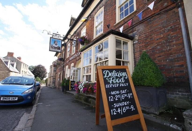 客栈  The Saracens Head