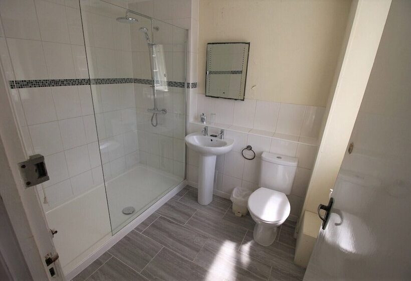 客栈  The Saracens Head