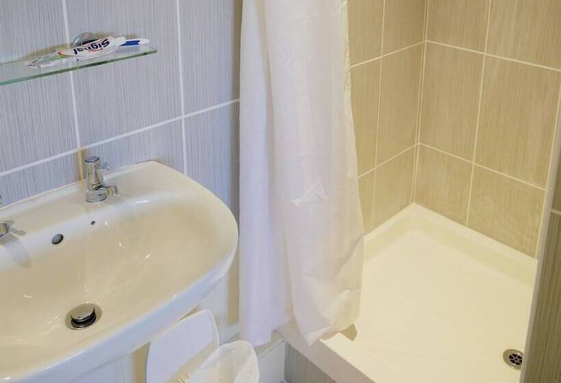 客栈  The Saracens Head