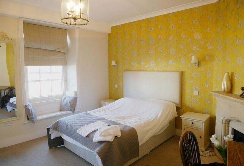 客栈  The Saracens Head