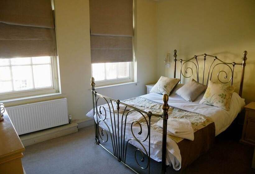 客栈  The Saracens Head