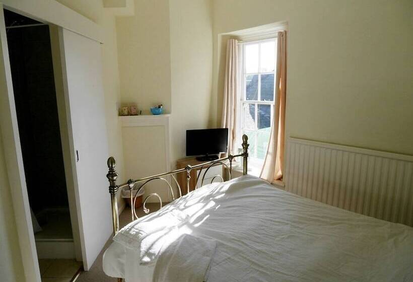 客栈  The Saracens Head