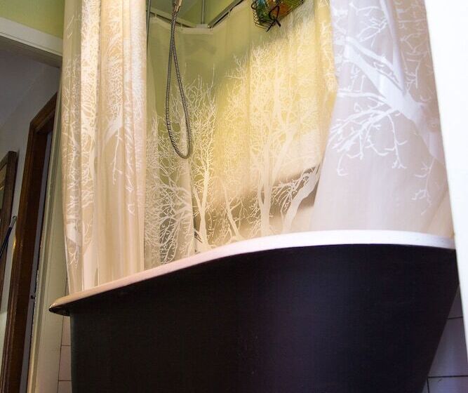 هتل Au Croissant De Lune