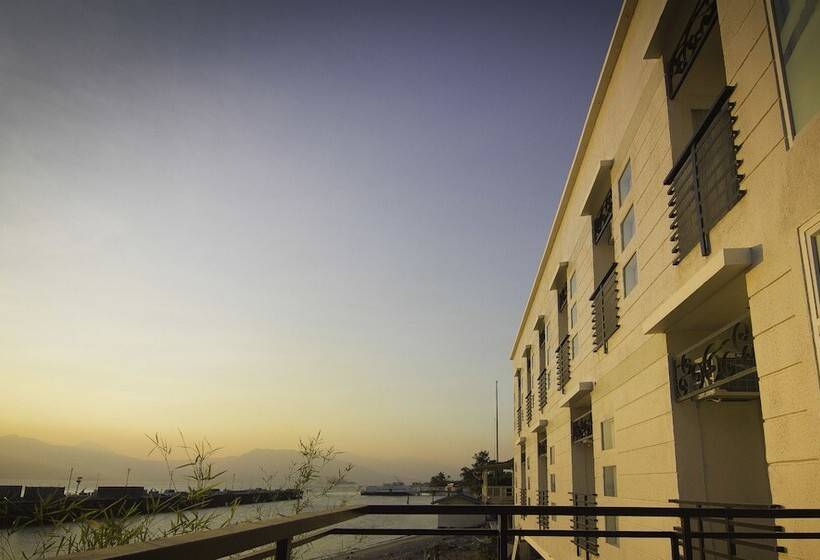 The Reef Hotel And Residences