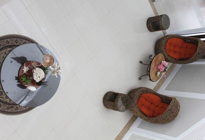 The Reef Hotel And Residences