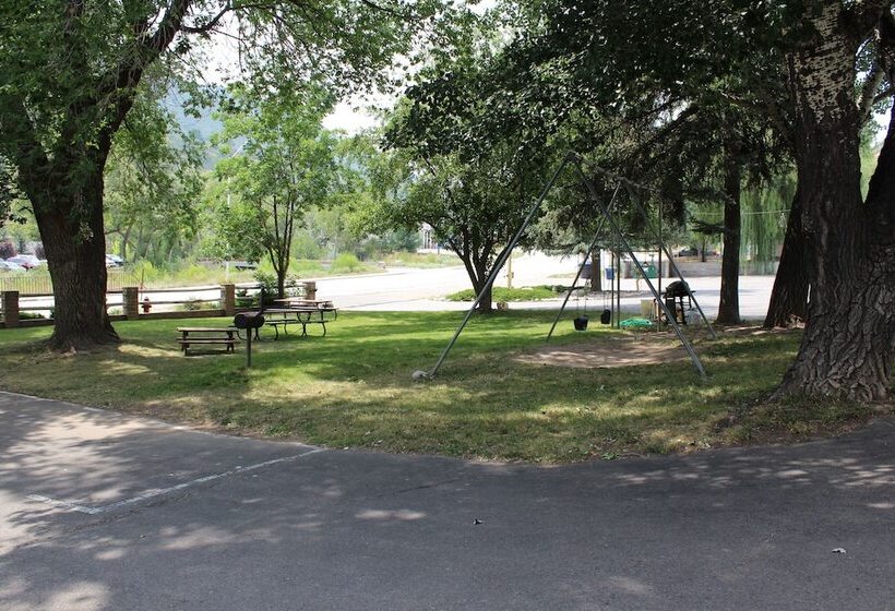 Отель Wapiti Self Service Lodge