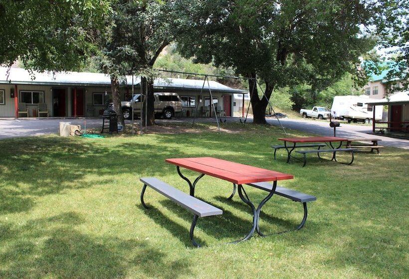 Отель Wapiti Self Service Lodge