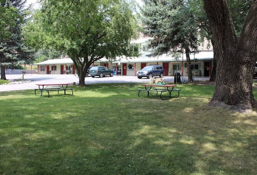 Отель Wapiti Self Service Lodge