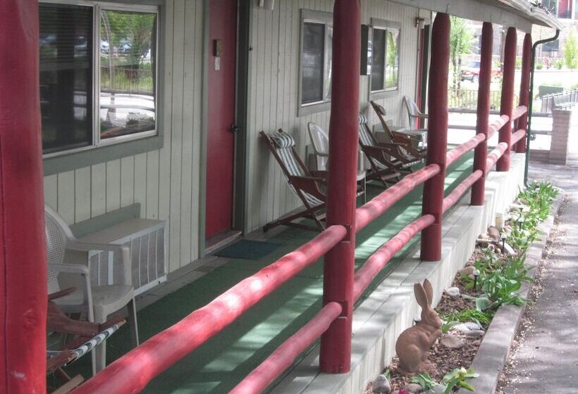 Отель Wapiti Self Service Lodge