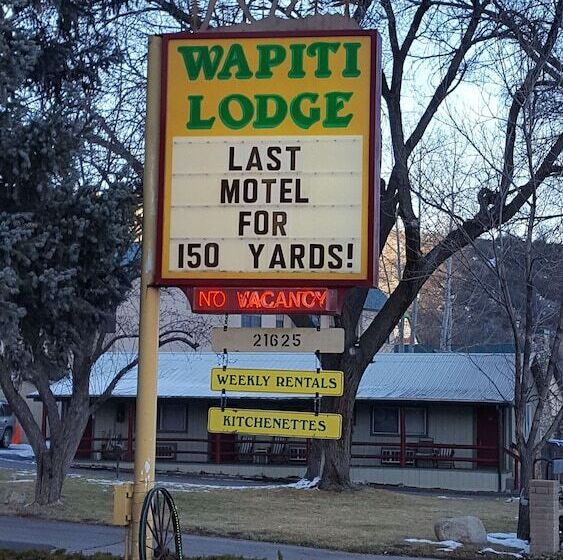 Отель Wapiti Self Service Lodge