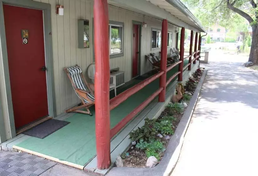 هتل Wapiti Self Service Lodge