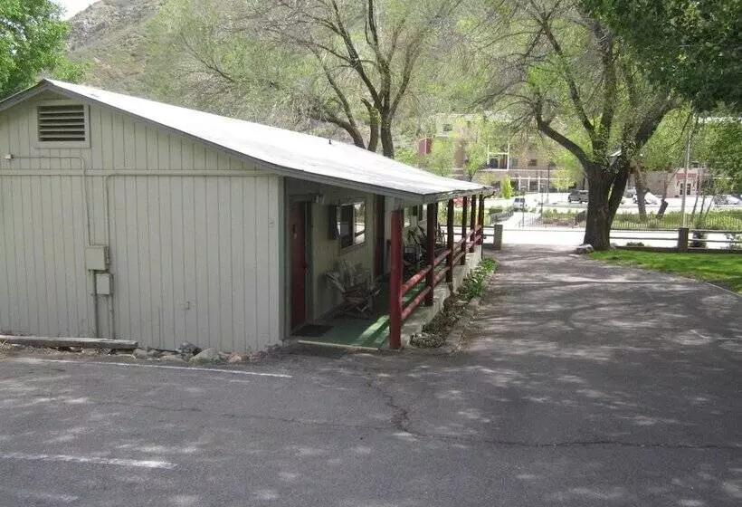 هتل Wapiti Self Service Lodge