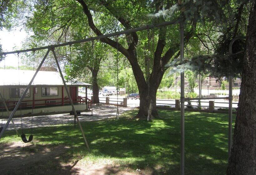 Отель Wapiti Self Service Lodge