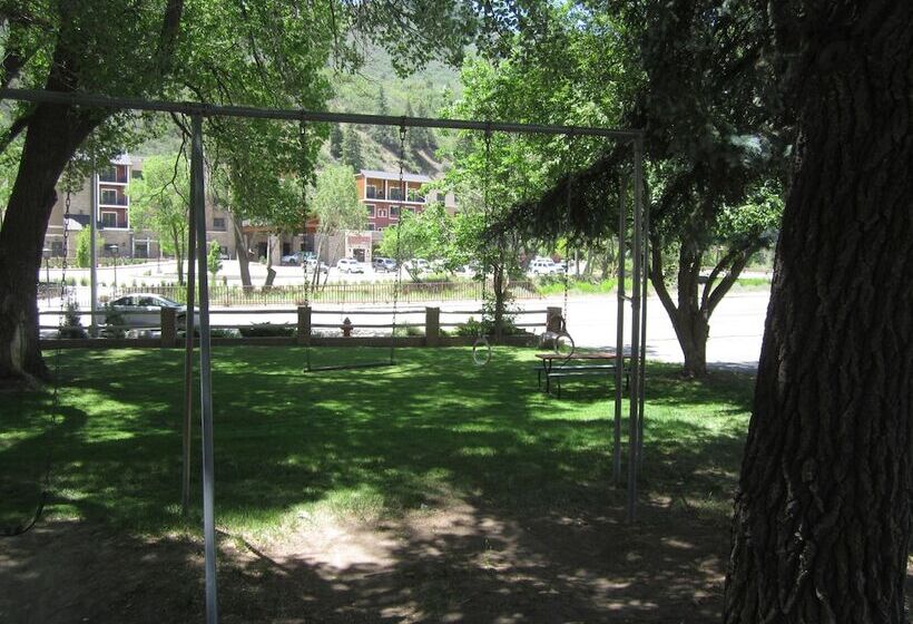 Отель Wapiti Self Service Lodge