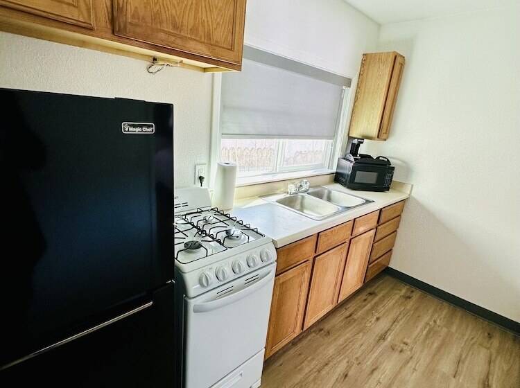 Отель Wapiti Self Service Lodge