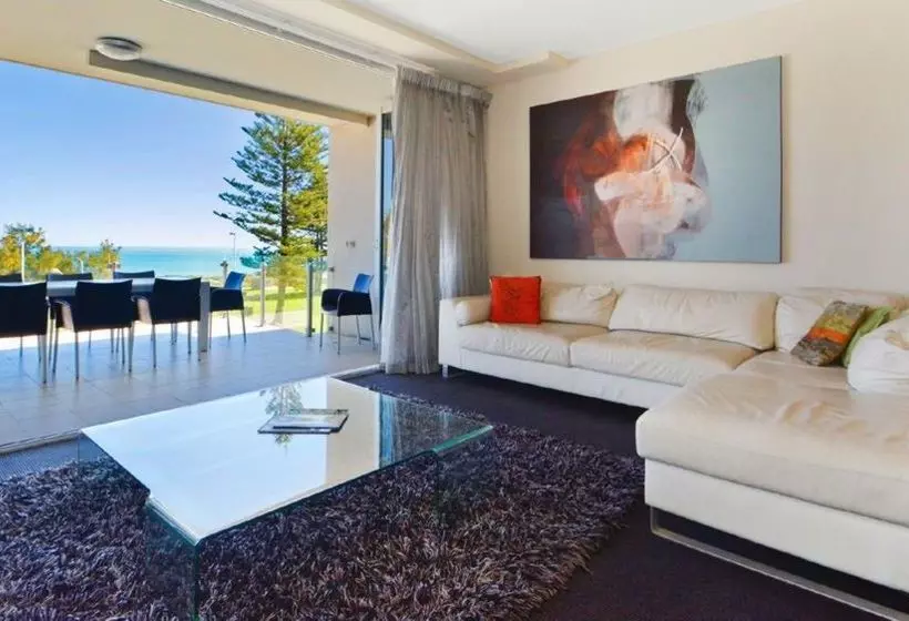 Mullaloo Beach & Apartments