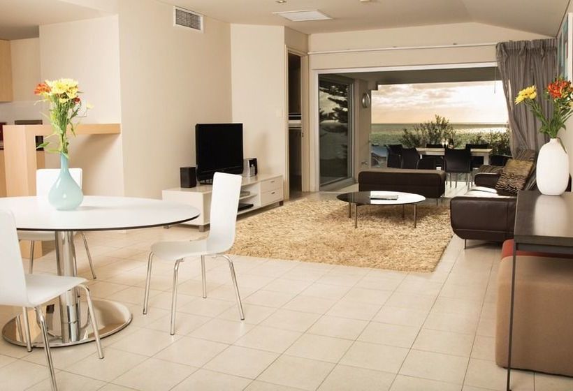 Mullaloo Beach  & Apartments