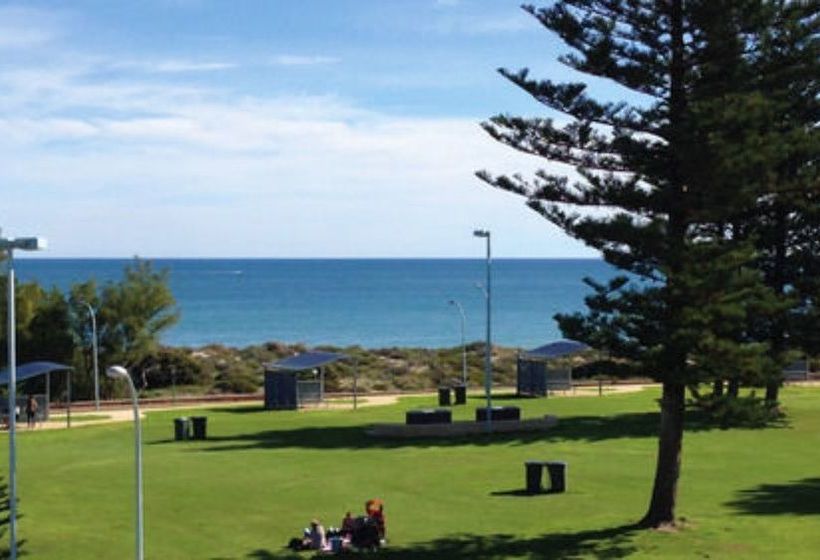 Mullaloo Beach  & Apartments