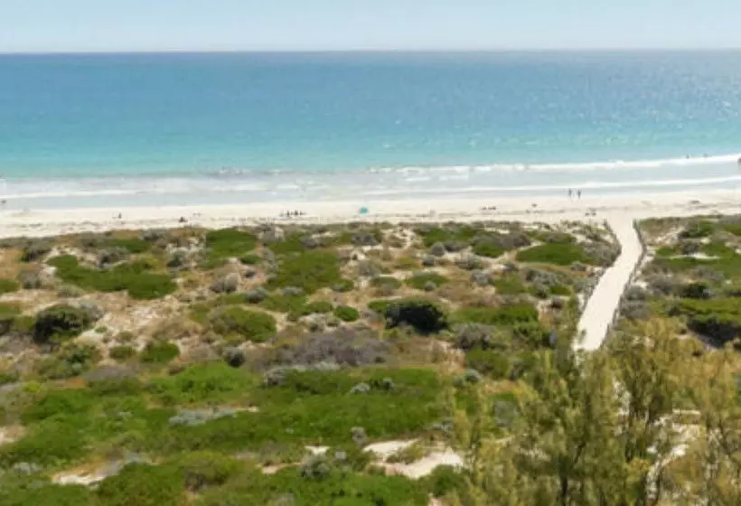Mullaloo Beach & Apartments