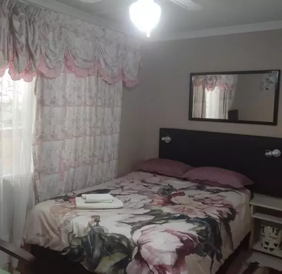 پانسیون Jothams Bed & Breakfast Or Self Catering