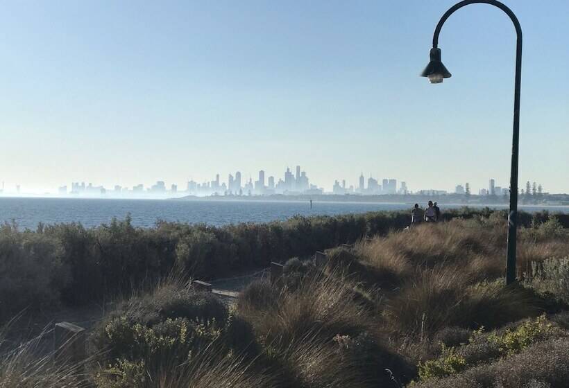 Staycentral   Spacious Seaviews Port Melbourne