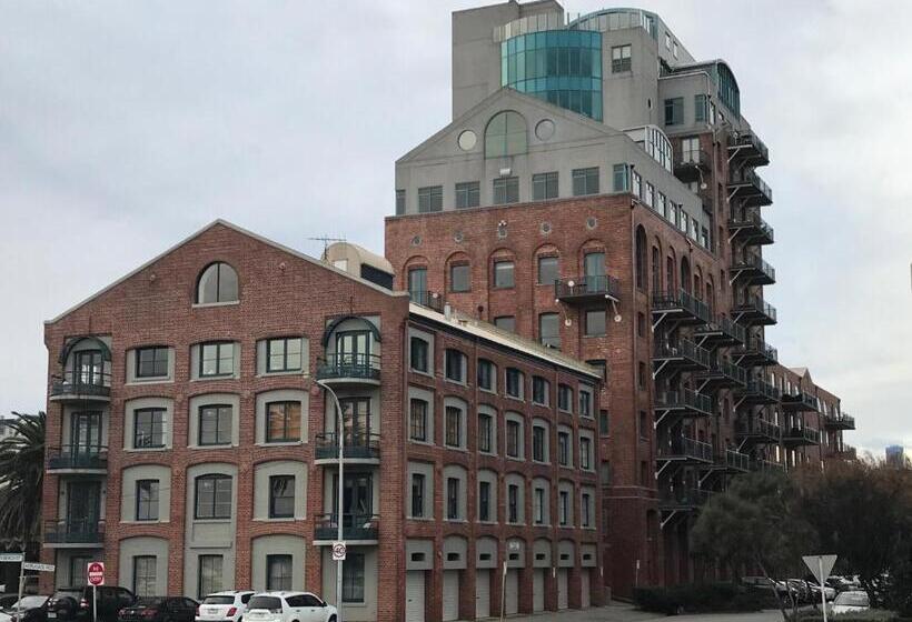 Staycentral   Spacious Seaviews Port Melbourne