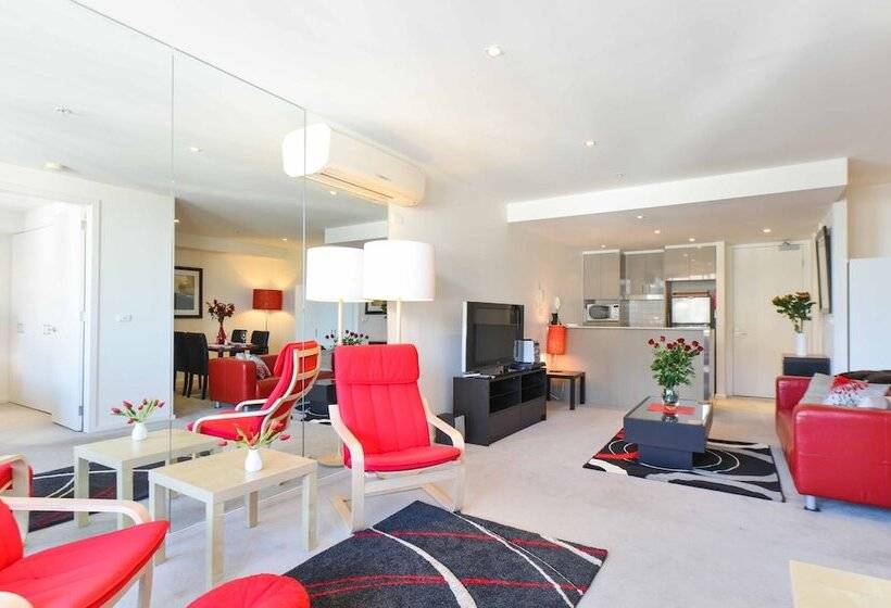 Staycentral   Spacious Seaviews Port Melbourne