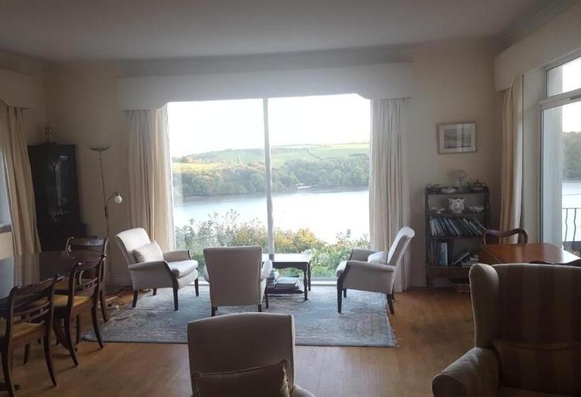 Rocklands House Bed And Breakfast