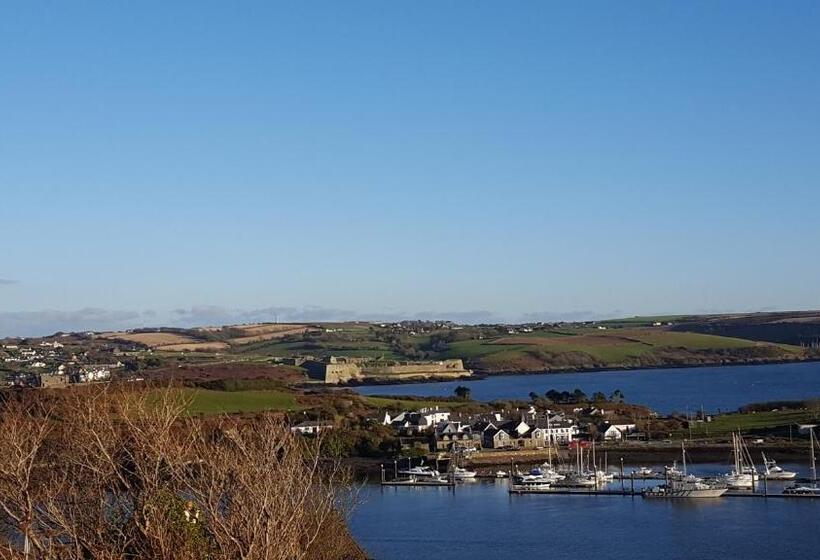 Rocklands House Bed And Breakfast