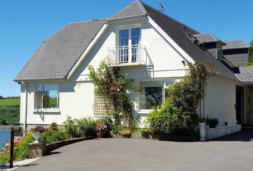 Rocklands House Bed And Breakfast