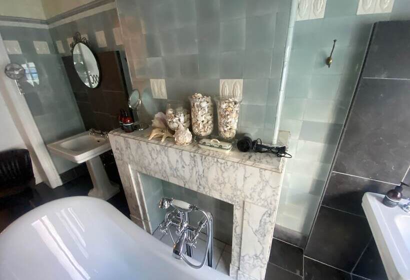 تختخواب و صبحانه The Museum   Au Lit, Jérôme!