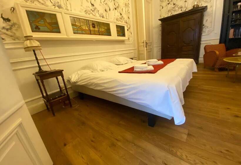 تختخواب و صبحانه The Museum   Au Lit, Jérôme!