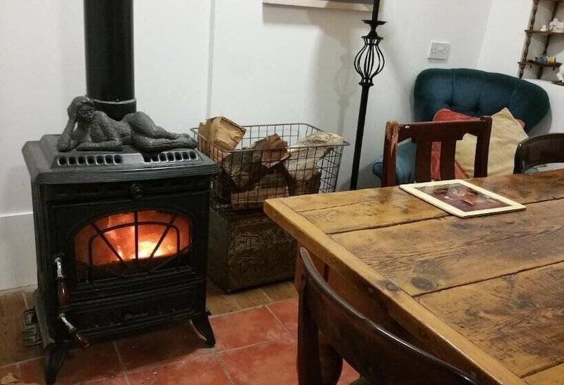 ベッドアンドブレックファースト Artists House