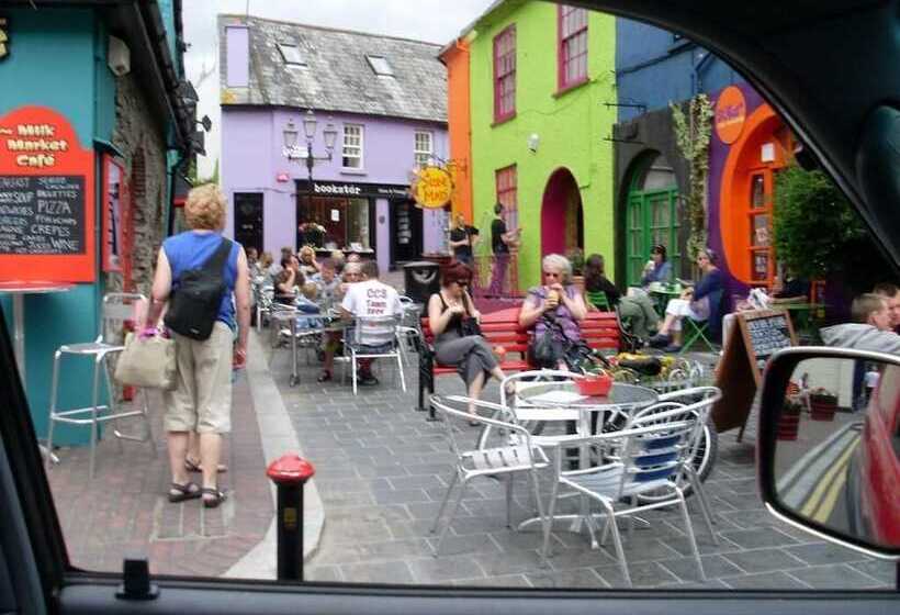 ベッドアンドブレックファースト Artists House