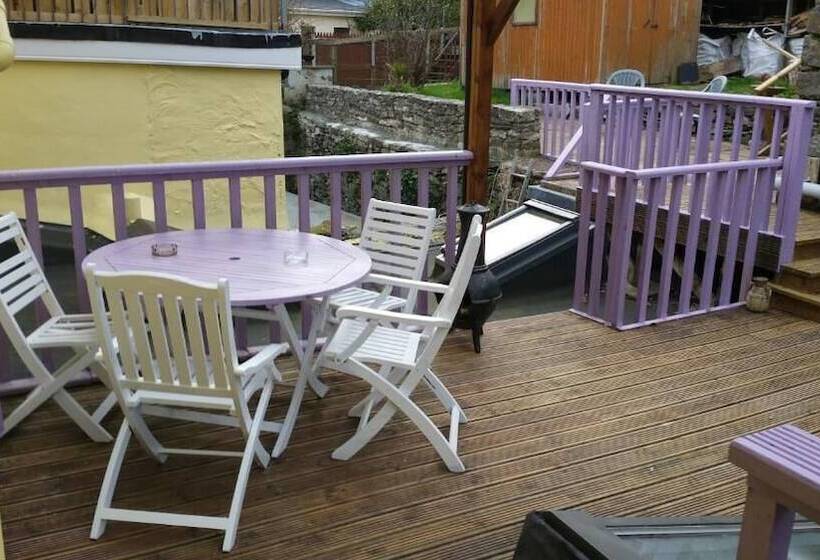 ベッドアンドブレックファースト Artists House