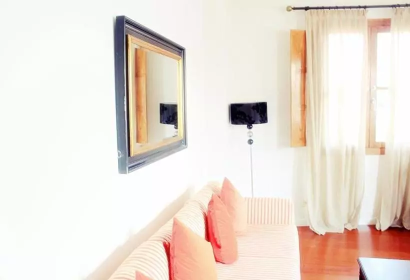هتل Casa Urbana Rooms