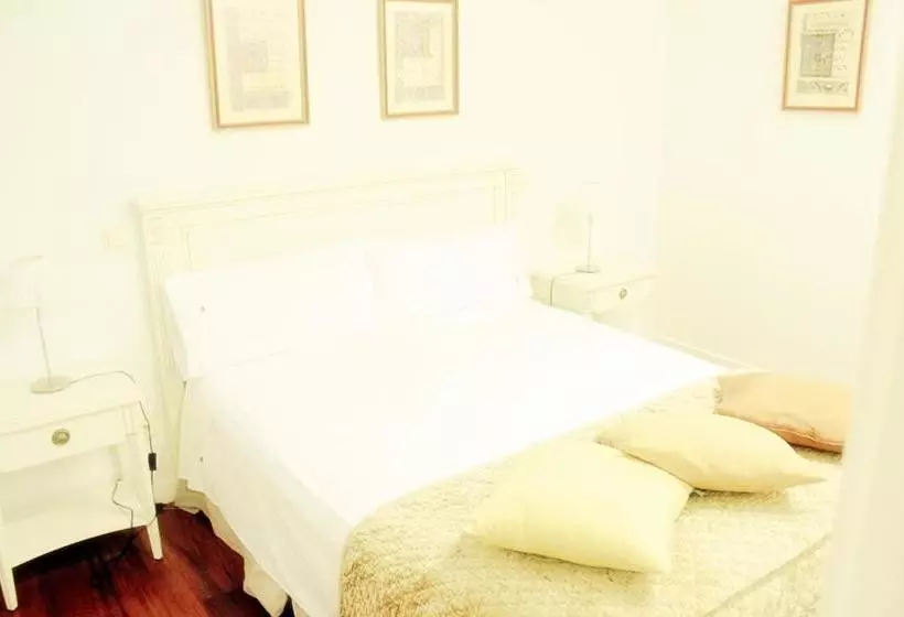 هتل Casa Urbana Rooms
