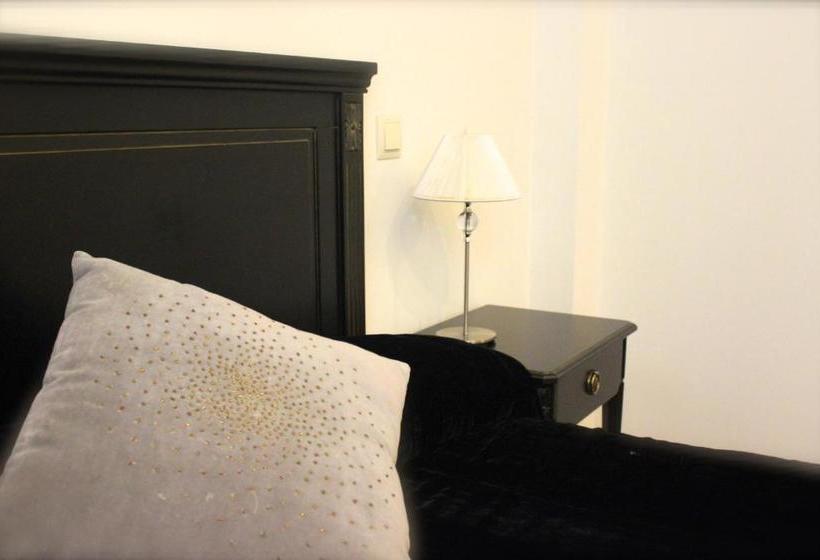 هتل Casa Urbana Rooms