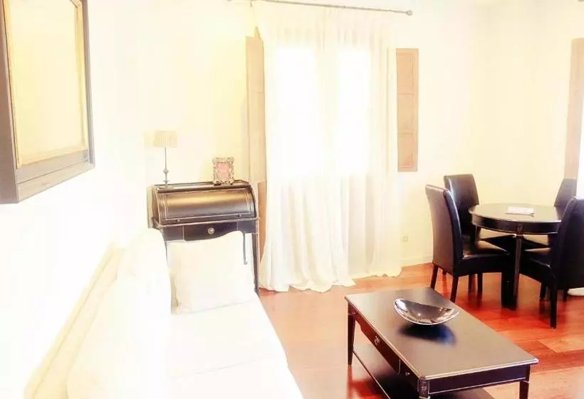 هتل Casa Urbana Rooms